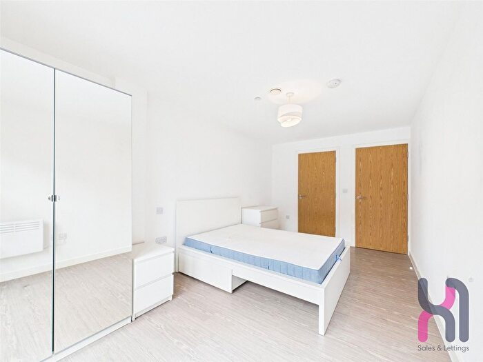 3 Bedroom Flat To Rent In The Landmark, Oldfield Road, Salford, M5