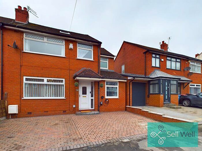 4 Bedroom Semi-Detached House For Sale In Walkden Road, Worsley, Manchester, M28