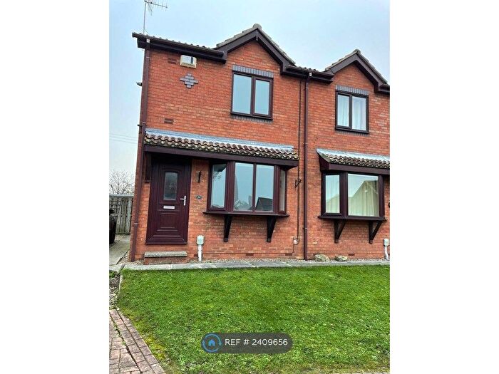 2 Bedroom Semi-Detached House To Rent In Ellis Close, Hull, HU12