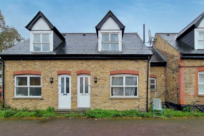 1 Bedroom House To Rent In Priscilla Close, Tottenham, London, N15