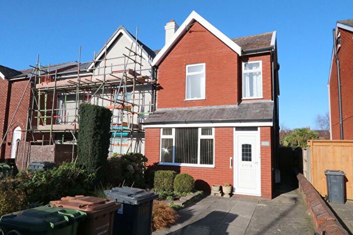 3 Bedroom Semi Detached House For Sale In Poulton Road, Southport, PR9