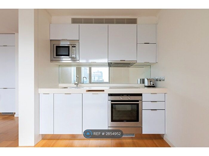 Studio To Rent In Ontario Tower, London, E14