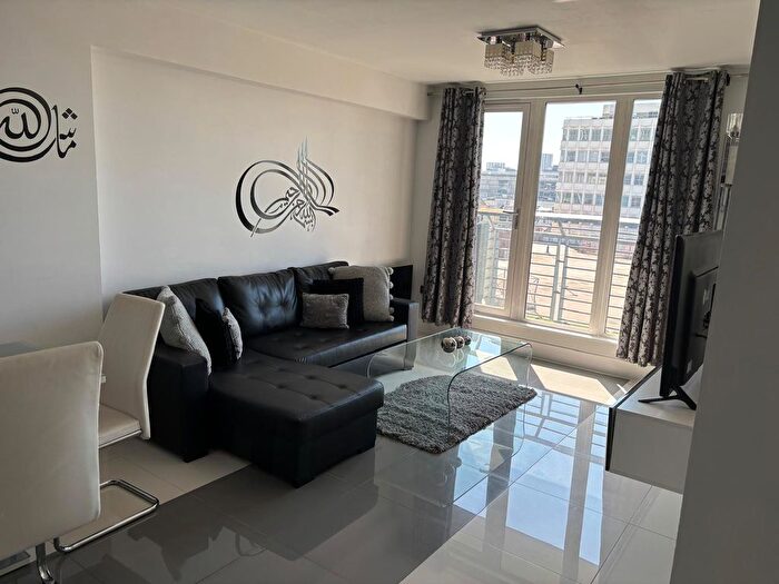 2 Bedroom Flat To Rent In Queen Street, Cardiff, CF10