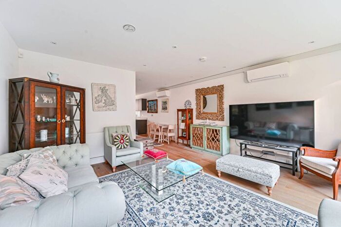 4 Bedroom End Of Terrace House For Sale In Rennie Street, North Greenwich, London, SE10