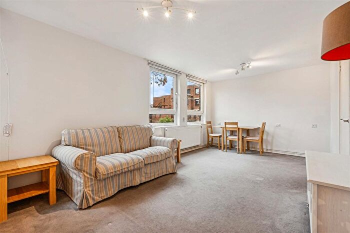 1 Bedroom Flat To Rent In More Close, St Paul's Court, London, W14