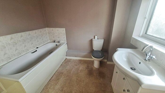 2 Bedroom Bungalow For Sale In Kingsfield Oval, Basford, Stoke-On-Trent, ST4