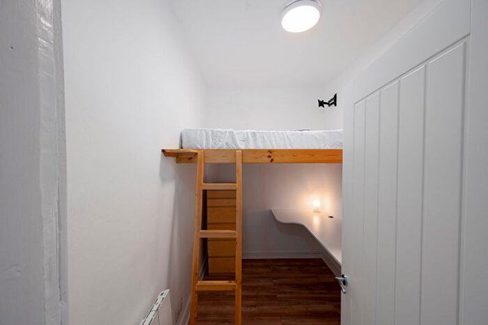 1 Bedroom Flat To Rent In Westfield Street, Edinburgh, Midlothian, EH11