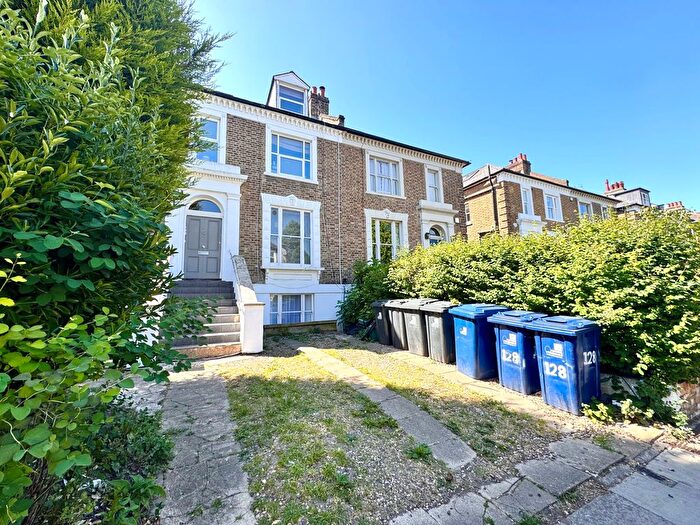 2 Bedroom Flat To Rent In The Grove, Ealing, W5