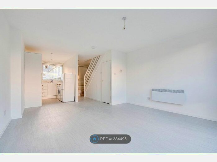 2 Bedroom Maisonette To Rent In Mortimer House, London, W11