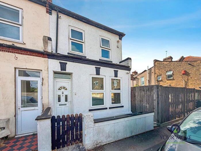 3 Bedroom End Of Terrace House For Sale In Charlieville Road, Erith, DA8