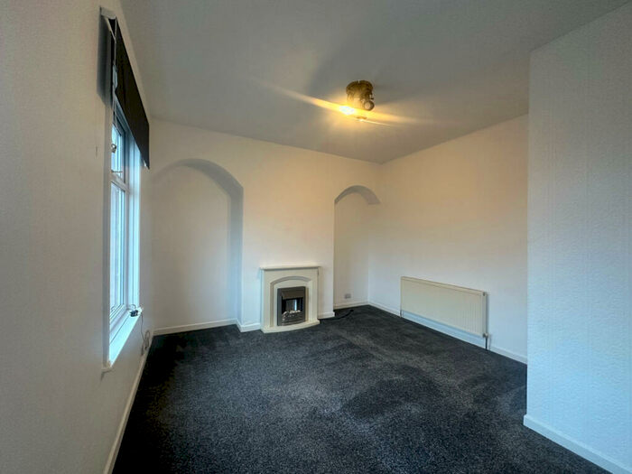 2 Bedroom Flat To Rent In Freehold Street, Hull, Yorkshire, HU3