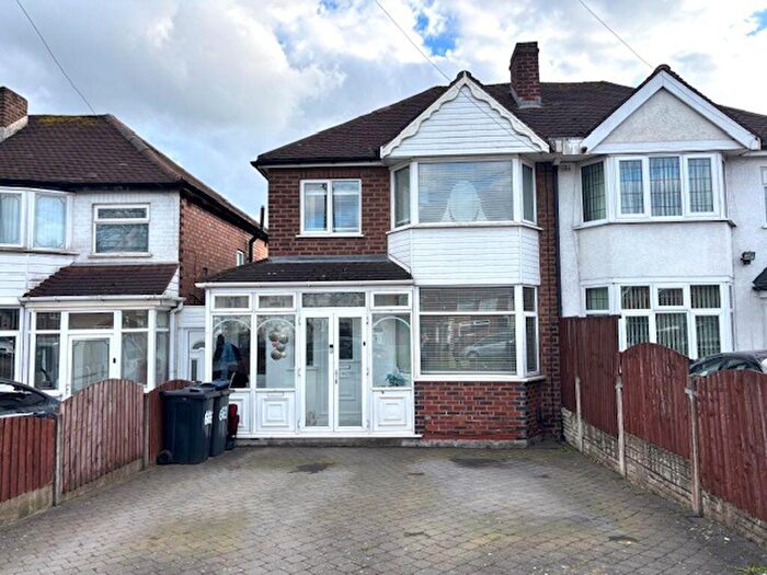 3 Bedroom Semi Detached House For Sale In Kings Road, Great Barr, Birmingham, B44