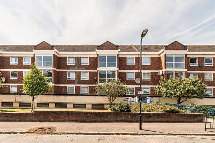 1 Bedroom Flat For Sale In Geldeston Road, Clapton, E5