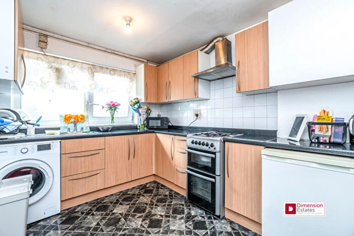 3 Bedroom Maisonette To Rent In Halesworth Close, Upper Clapton, Hackney, E5