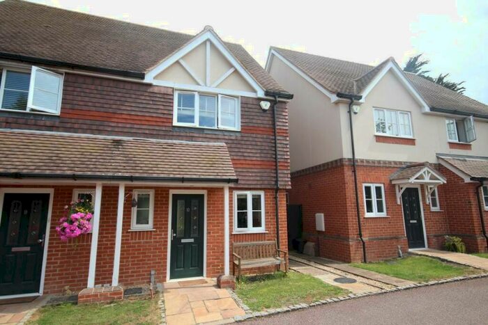 2 Bedroom Terraced House To Rent In Danesfield Gardens, Twyford, Berkshire, RG10