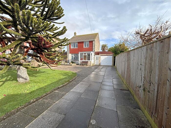 3 Bedroom Detached House For Sale In Warren Close, Weymouth, DT4