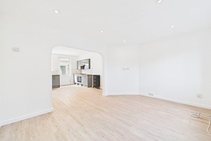 3 Bedroom Terraced House To Rent In Freshwater Road, Tooting, SW17