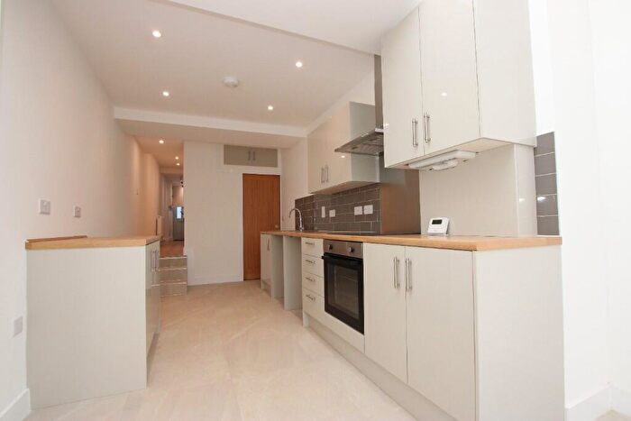 2 Bedroom Flat To Rent In Wellington Street, Kettering, Northamptonshire, NN16