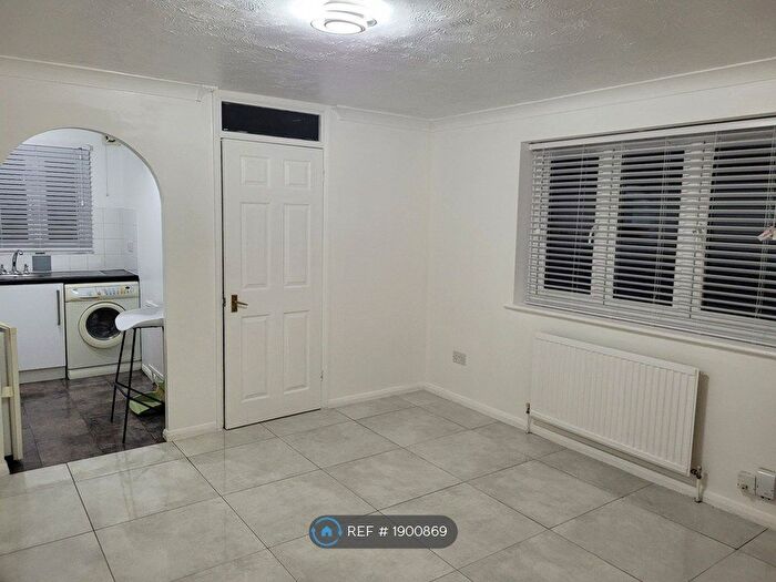 1 Bedroom Flat To Rent In Cheshunt, Cheshunt, EN8