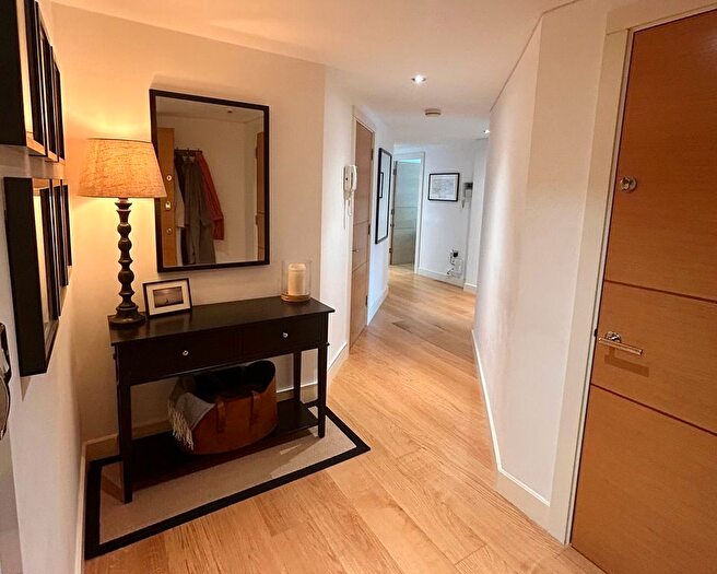2 Bedroom Flat For Sale In Fountain House, The Boulevard, SW6