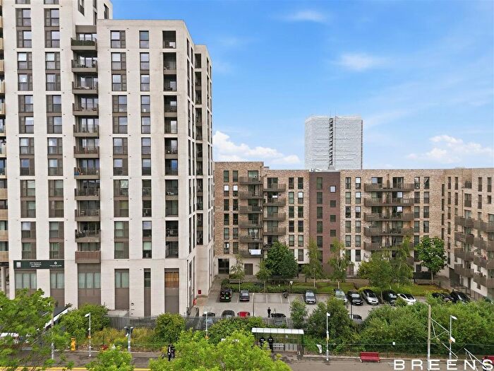 2 Bedroom Flat To Rent In Peregrine Point, Alma Road, Enfield, EN3