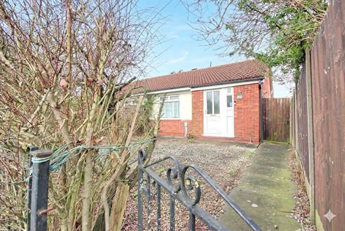2 Bedroom Semi-Detached Bungalow For Sale In Hall Road, Hull, HU6