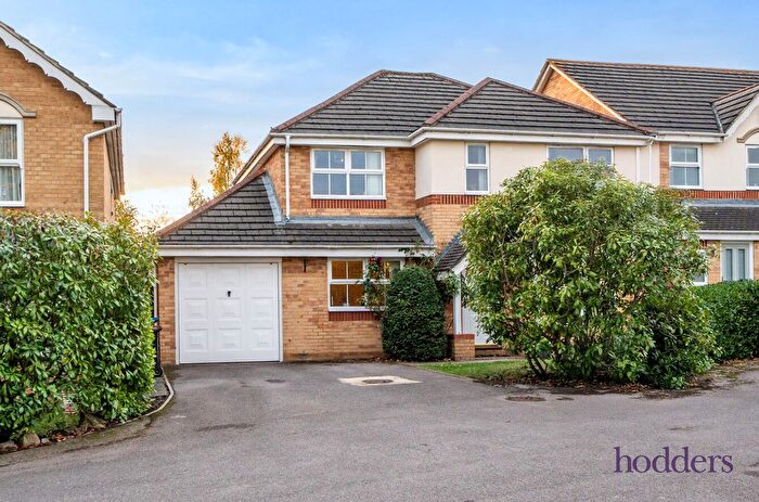 4 Bedroom Detached House For Sale In Spinney Oak, Clarendon Gate, Ottershaw, Surrey, KT16