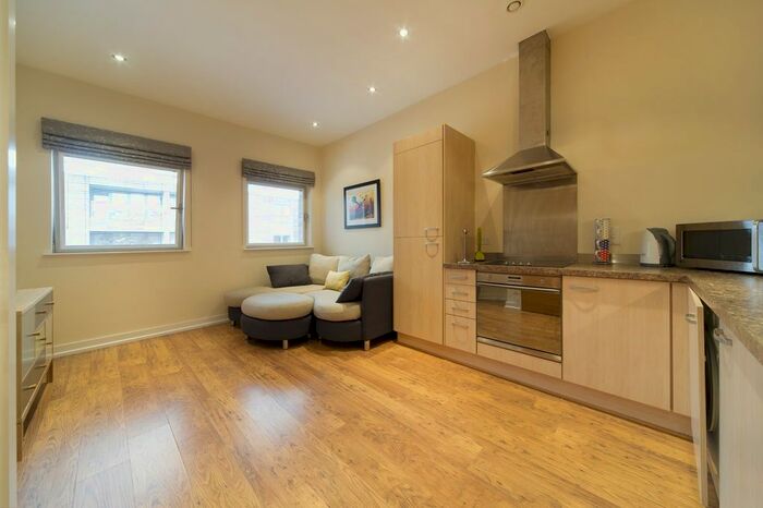 1 Bedroom Flat To Rent In Waterfront Walk, Birmingham, B1