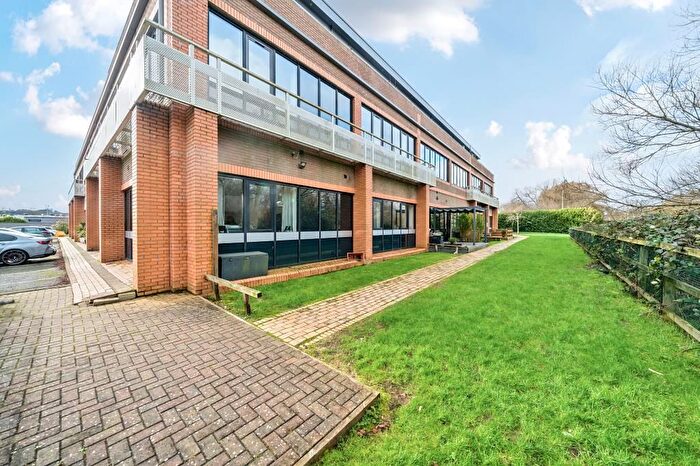 2 Bedroom Flat For Sale In Overbridge Square, Newbury, RG14