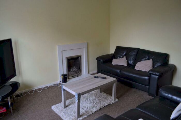 5 Bedroom House To Rent In Heeley Road, B29