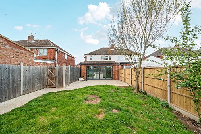 3 Bedroom Semi-Detached House To Rent In Ray Lea Close, Maidenhead, SL6