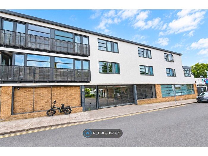 2 Bedroom Flat To Rent In Warfield Road, London, NW10
