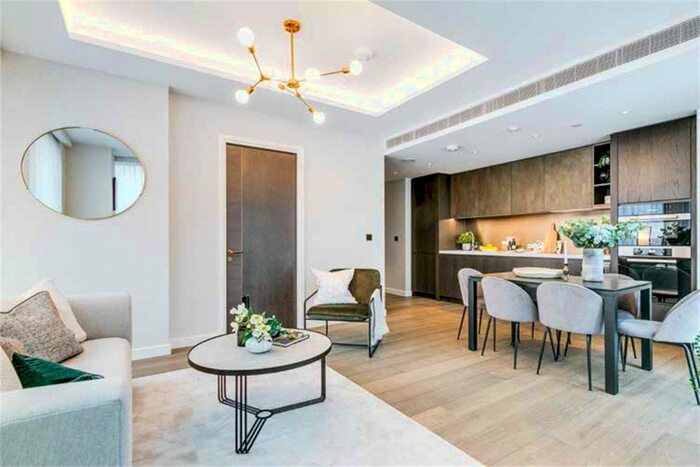 2 Bedroom Flat To Rent In Carnation Way, London, SW8