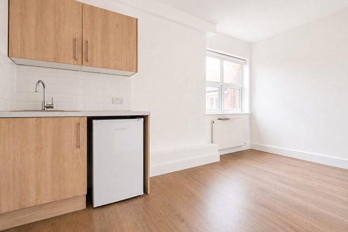 Property To Rent In Ballards Lane, Finchley, N3