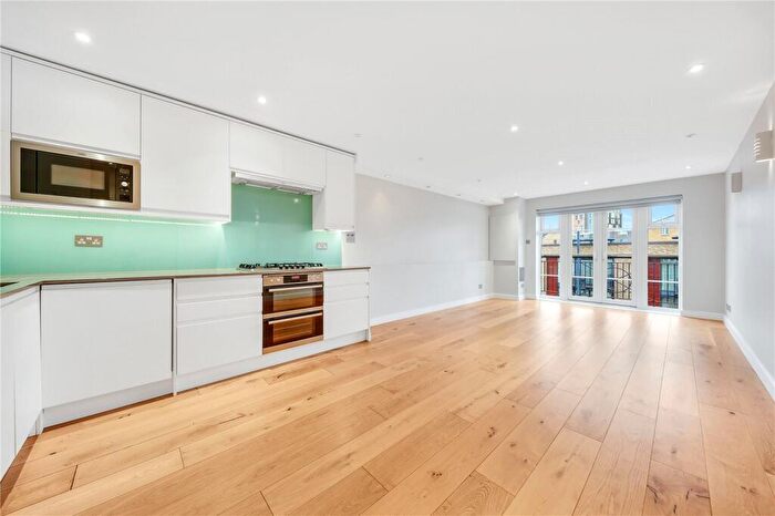 2 Bedroom Apartment To Rent In Victory Place, E14