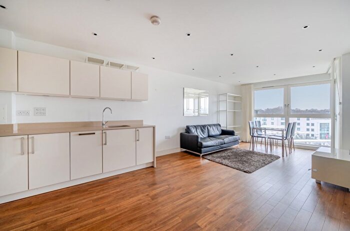 2 Bedroom Flat For Sale In Queensland Road, London, N7