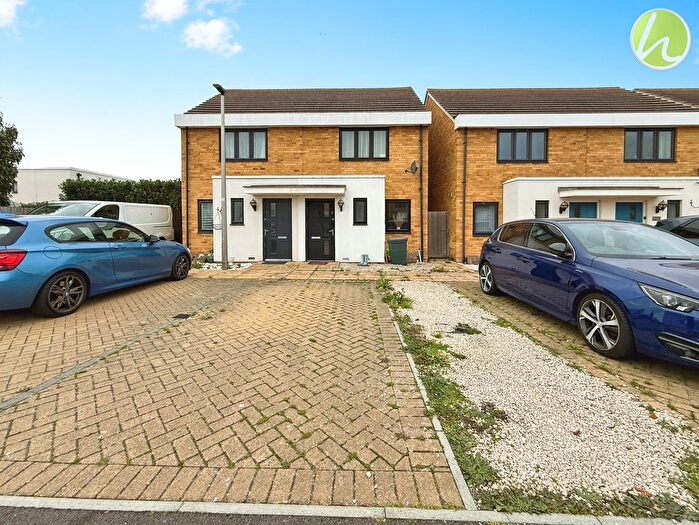 2 Bedroom Semi-Detached House For Sale In Sanderling Close, East Tilbury, RM18