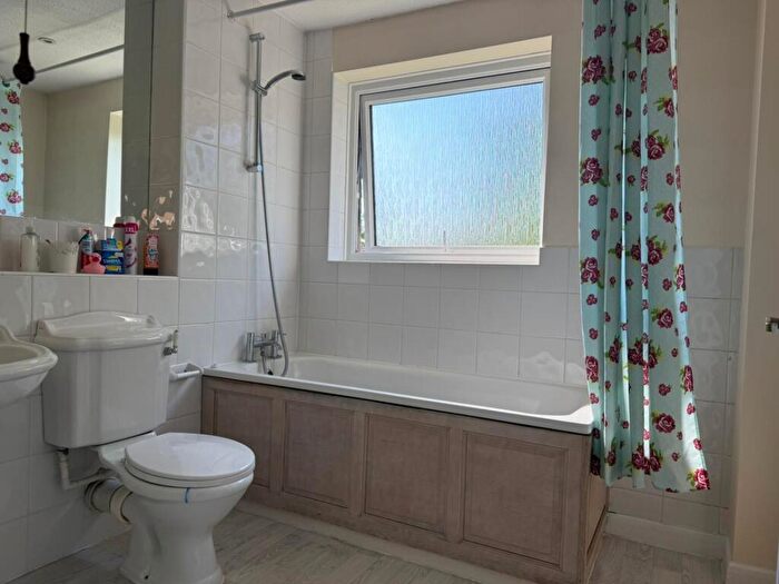 1 Bedroom Flat To Rent In Griffin Court, Griffin Way, Bookham, Leatherhead, KT23