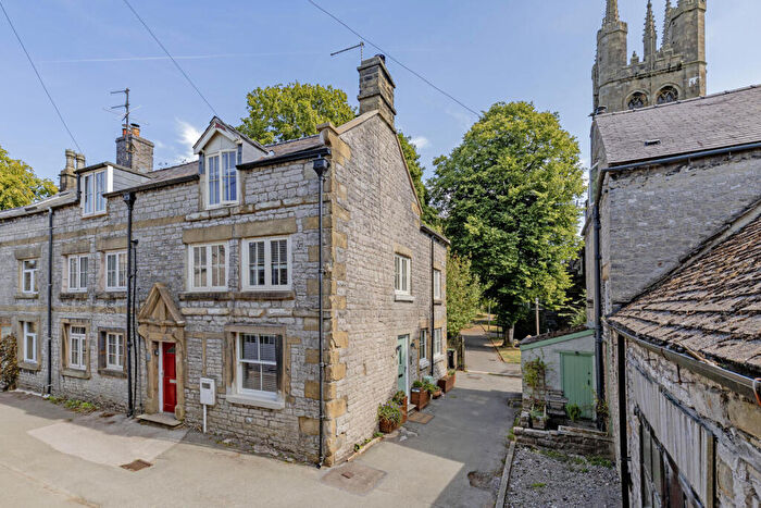 3 Bedroom End Of Terrace House For Sale In Pursglove Road, Tideswell, SK17