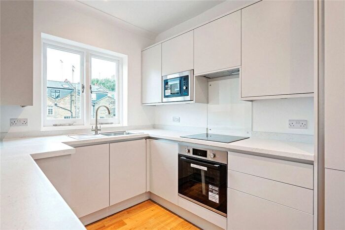2 Bedroom End Of Terrace House To Rent In Allingham Street, Islington, Angel, London, N1