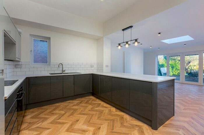 3 Bedroom Flat To Rent In Granville Road, Sevenoaks, TN13