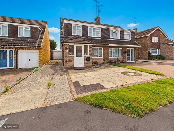 3 Bedroom Semi-Detached House For Sale In Barton Road, Tilehurst, Reading, RG31