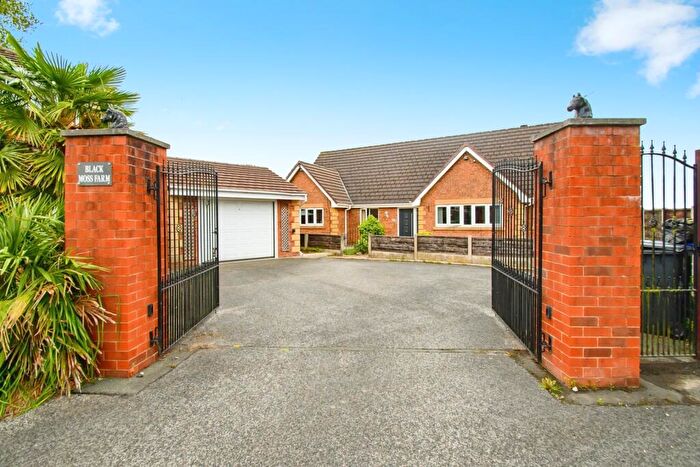 4 Bedroom Bungalow For Sale In Black Moss Court, Radcliffe, Manchester, Greater Manchester, M26