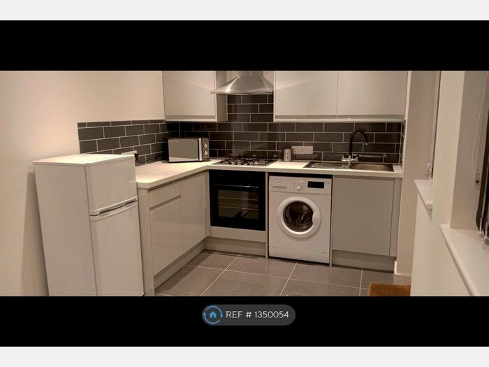 1 Bedroom Flat To Rent In Sedgmoor Place, London, SE5