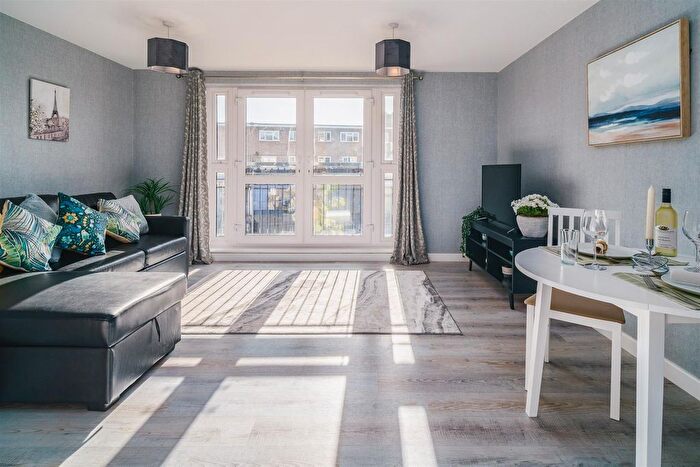 2 Bedroom Flat To Rent In Gray Court, Stevenage, SG1