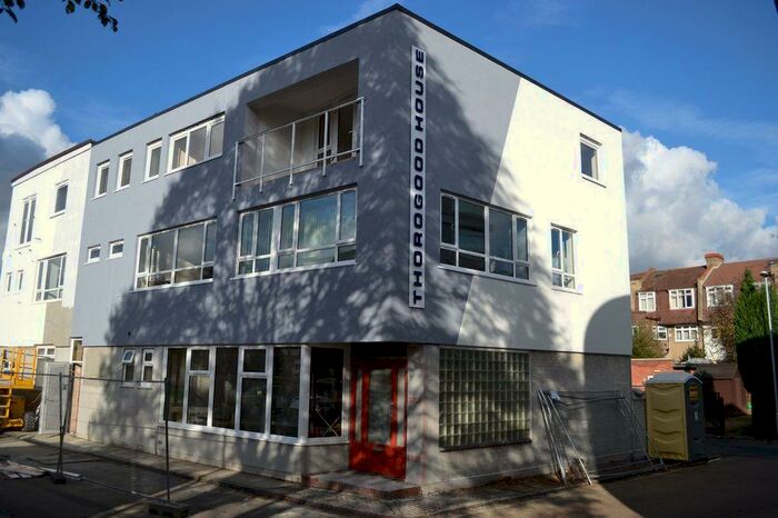 2 Bedroom Apartment To Rent In Tolworth, KT6