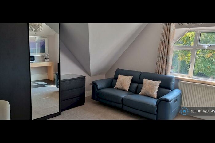 1 Bedroom Flat To Rent In Harlestone Road, Northampton, NN5