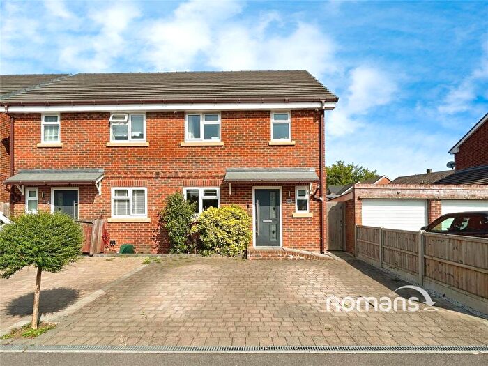 3 Bedroom Semi-Detached House For Sale In River Road, Yateley, Hampshire, GU46