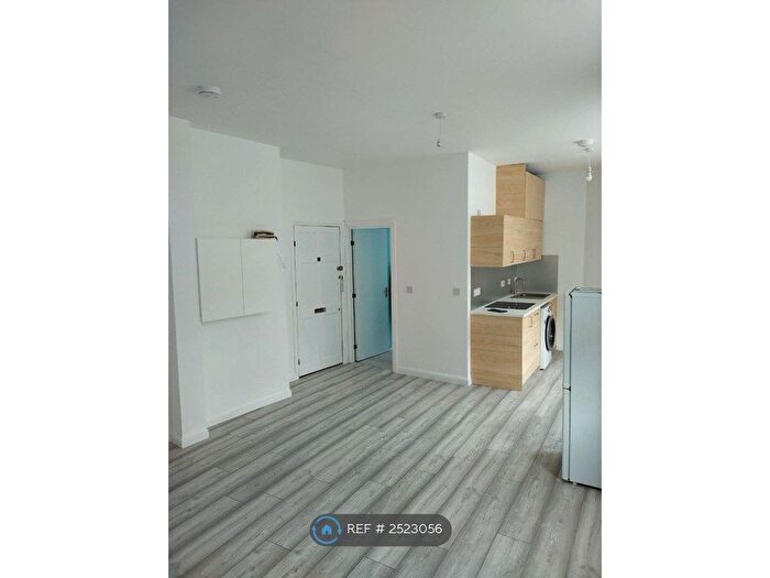1 Bedroom Flat To Rent In Dunlop Street, Renfrew, PA4