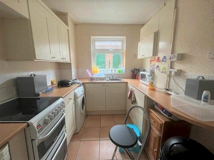 3 Bedroom Flat To Rent In Claude Road, Caerphilly, CF83